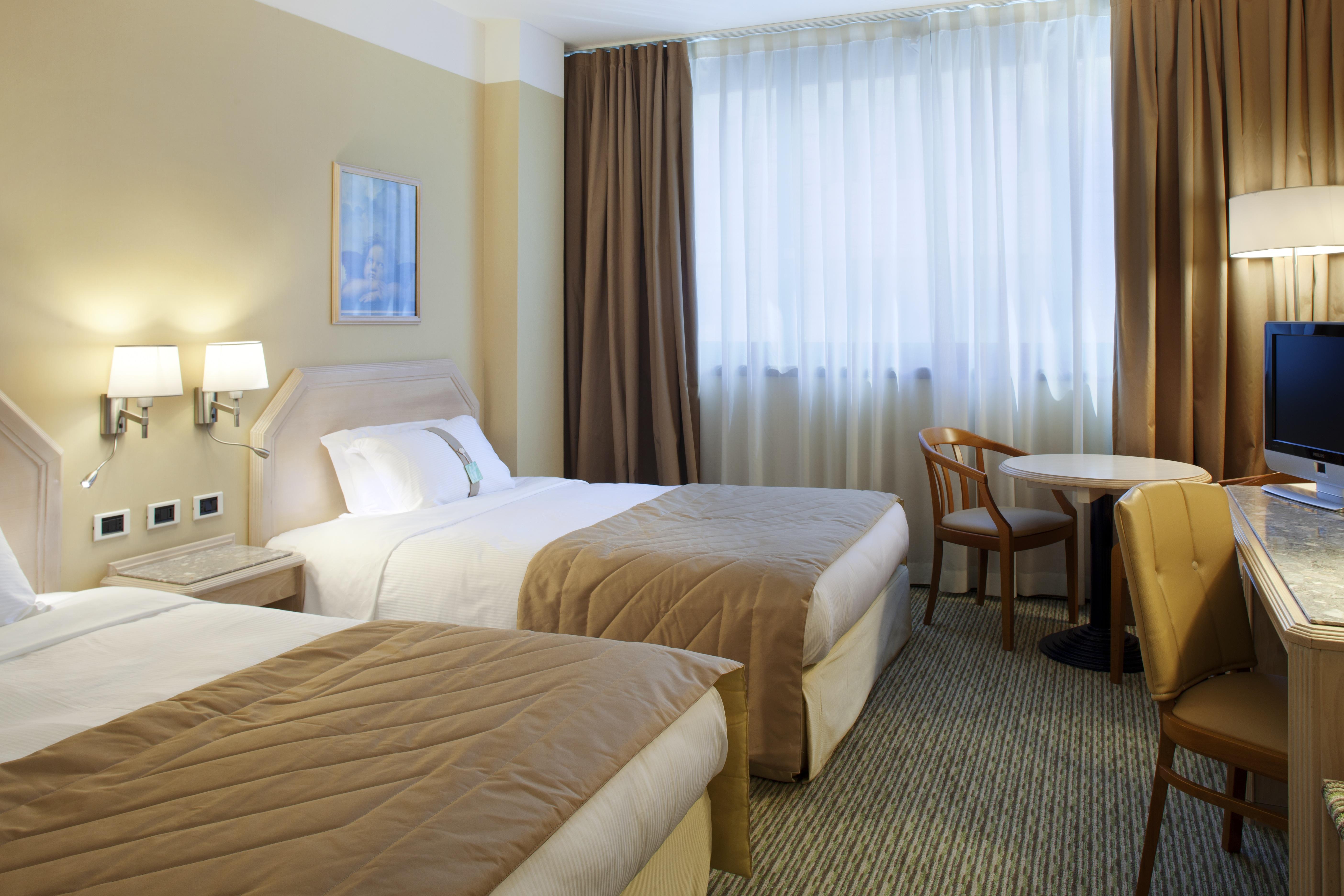 Holiday Inn Naples By Ihg Esterno foto