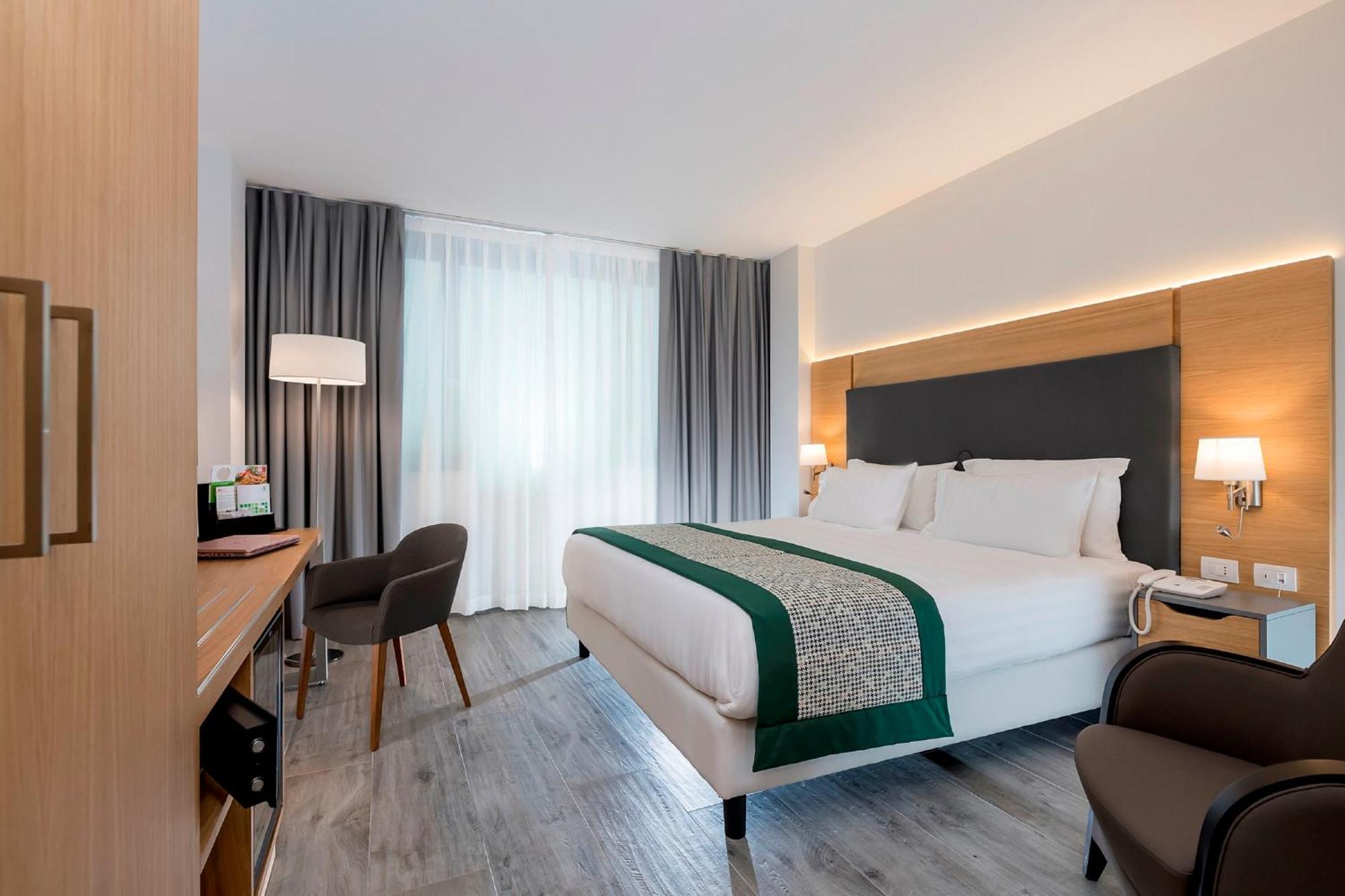 Holiday Inn Naples By Ihg Esterno foto